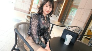SIRO-5273 [A married woman with a reason] "I'm the type to move on my own when I'm in the cowgirl position…" Looking for a place that feels good, she keeps shaking her hips absentmindedly, drawing waves of pleasure from herself.